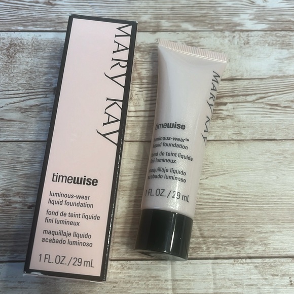 NEW MK Ivory 5 Timewise LUMINOUS-WEAR Liquid Foundation Ivory 5 New in box - Picture 4 of 8